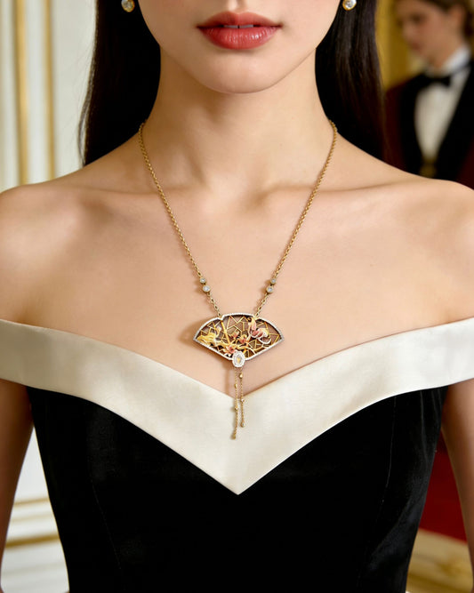 18k Gold Pendant with Enamel and Diamond