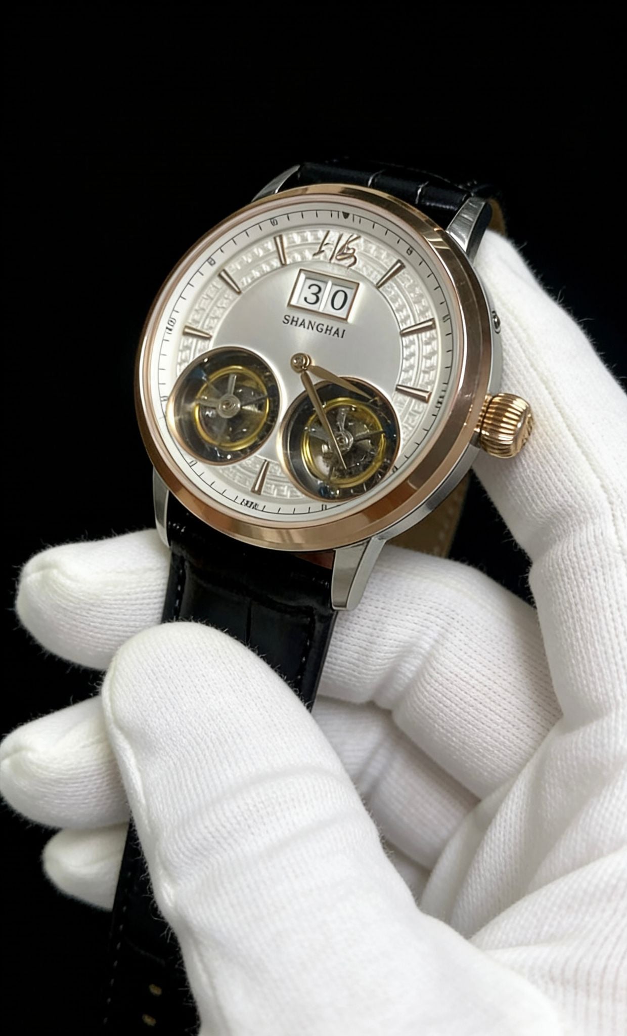 Double Tourbillon Watch
18K Gold Bezel
Genuine Leather Strap
43mm Case Size