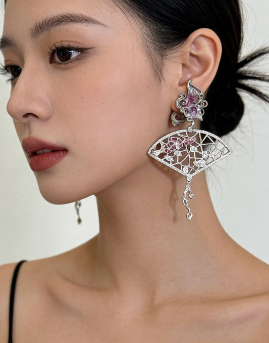 18K Gold Earring with Enamel and Diamond