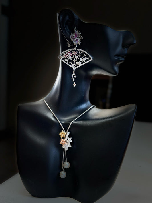 18K Gold Earring with Enamel and Diamond